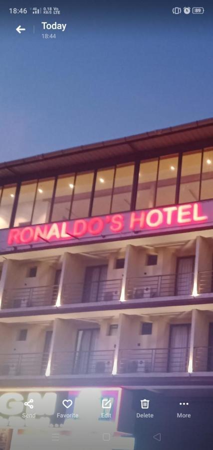 Ronaldos Old Goa Hotel Панаджи Екстериор снимка